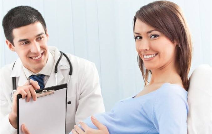 هل الافرازات البيضاء قبل الدورة من علامات الحمل