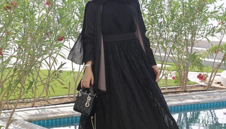 عبايات خروج 2021 بقطعتين زاهي العود Zahi aloud