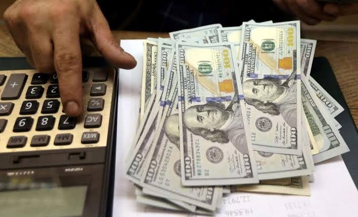سعر الدولار في جميع البنوك اليوم .. البنك المركزي يخفض الجنيه لأدنى سعر على الإطلاق 19.61 والدولار يقترب من الـ 20