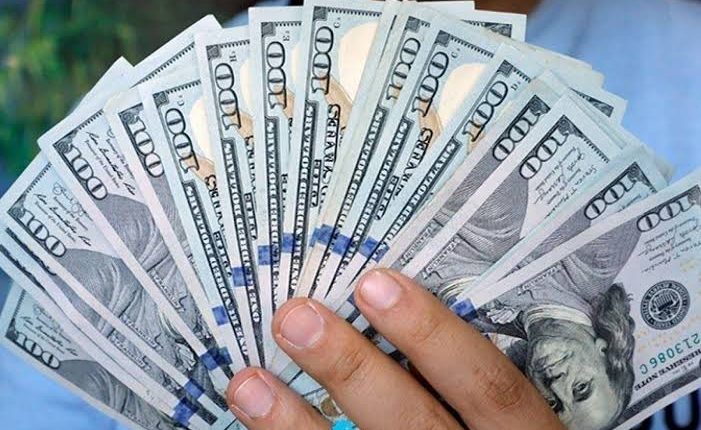سعر الدولار في جميع البنوك اليوم .. رسمياً البنك المركزي يخفض الجنيه بأكبر وتيرة منذ تعويم مارس لـ 19.69