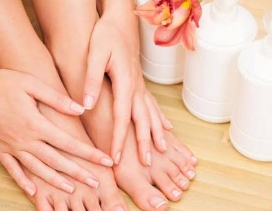 خلطات لتبيض اليدين والرجلين في أسبوع