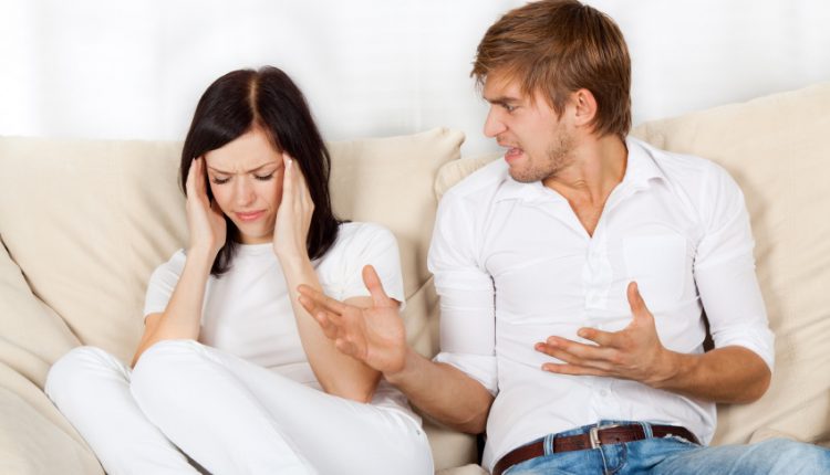 ثلاث علامات تدل على كره الزوج لزوجته وسبب كره الزوج لزوجته فجأة